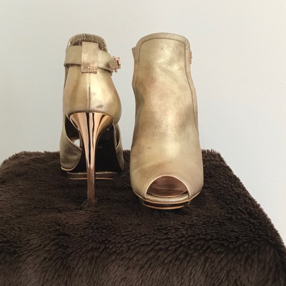 Gorgeous Gold Heels! - Picture 4 of 8